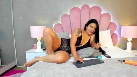 Snapshot of leahfontana chatting on February 2025 03:41:02 PM Leah Fontana online show from February 2025 03:41:02 PM