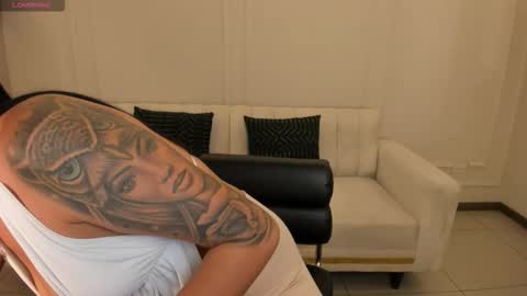 Snapshot of leahnovac chatting on November 2025 10:59:01 AM leahnovac online show from November 2025 10:59:01 AM