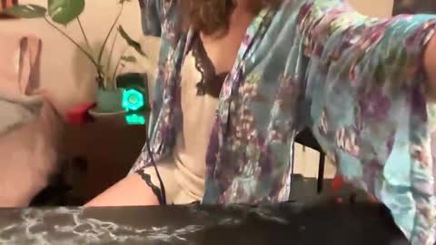 Snapshot of leahsparkles chatting on December 2024 04:14:01 AM Leah Sparkles online show from December 2024 04:14:01 AM