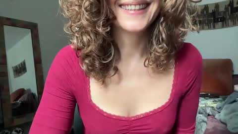 Snapshot of leahsparkles chatting on October 2025 02:38:01 PM Leah Sparkles online show from October 2025 02:38:01 PM