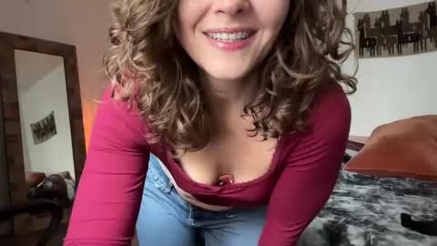 Snapshot of leahsparkles chatting on November 2025 05:45:02 PM Leah Sparkles online show from November 2025 05:45:02 PM