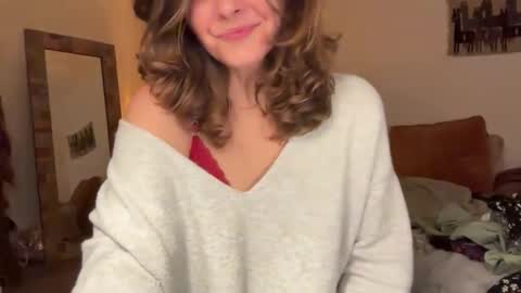 Snapshot of leahsparkles chatting on November 2025 04:01:02 AM Leah Sparkles online show from November 2025 04:01:02 AM