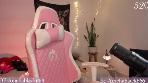 Snapshot of leamelie chatting on December 2025 10:30:01 AM Amelia Black OF AMELIABLACK666 I lost all my thumbs up help me to get 80 online show from December 2025 10:30:01 AM