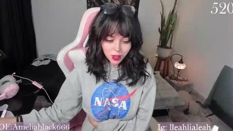  Amelia Black  OF AMELIABLACK666 I lost all my thumbs up help me to get 80 online show from January 2026 07:13:01 AM