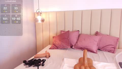 Snapshot of leamonroe__ chatting on February 2025 01:51:01 PM Hey Im Lea online show from February 2025 01:51:01 PM