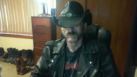 Snapshot of leathergreaser chatting on April 2026 08:57:02 PM leathergreaser online show from April 2026 08:57:02 PM