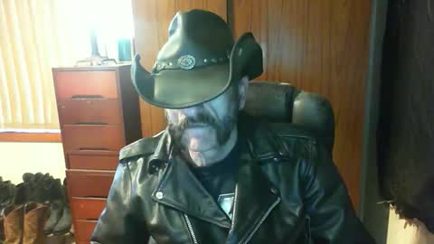 Snapshot of leathergreaser chatting on June 2026 09:42:02 PM leathergreaser online show from June 2026 09:42:02 PM