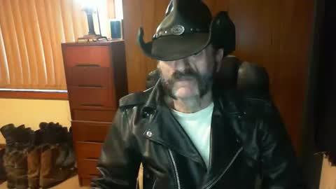 Snapshot of leathergreaser chatting on June 2026 09:35:02 PM leathergreaser online show from June 2026 09:35:02 PM