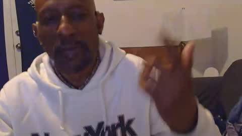 Snapshot of leeguy_hugedick chatting on January 2026 07:01:02 AM Ebony DeafGuy online show from January 2026 07:01:02 AM