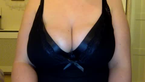 Snapshot of leelamae chatting on January 2025 08:43:02 PM Leela Mae online show from January 2025 08:43:02 PM