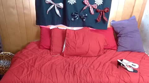 Snapshot of leesdesires chatting on December 2024 05:22:02 PM Leesdesires online show from December 2024 05:22:02 PM