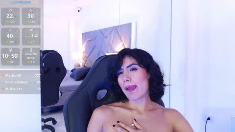 Snapshot of leethompson_ chatting on January 2025 06:07:01 PM Leet  online show from January 2025 06:07:01 PM