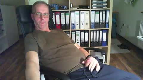 Snapshot of lefti27 chatting on October 2025 04:41:02 PM Dave online show from October 2025 04:41:02 PM