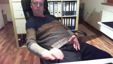 Snapshot of lefti27 chatting on October 2025 08:31:01 PM Dave online show from October 2025 08:31:01 PM