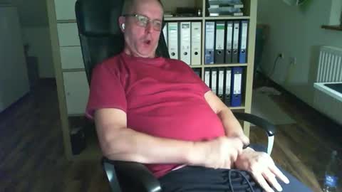 Snapshot of lefti27 chatting on November 2025 10:34:02 PM Dave online show from November 2025 10:34:02 PM