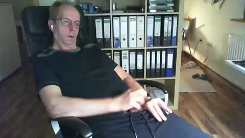 Snapshot of lefti27 chatting on November 2025 11:05:01 PM Dave online show from November 2025 11:05:01 PM