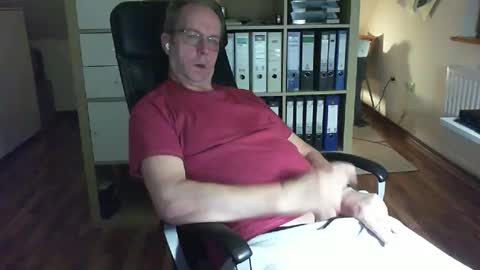 Snapshot of lefti27 chatting on November 2025 11:15:01 PM Dave online show from November 2025 11:15:01 PM