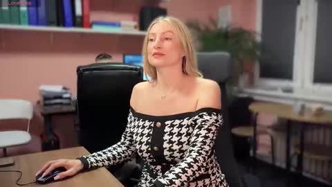 LegsLONG online show from January 2026 05:23:01 AM