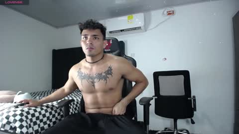 Snapshot of lei_77 chatting on December 2024 01:14:01 AM Lei online show from December 2024 01:14:01 AM