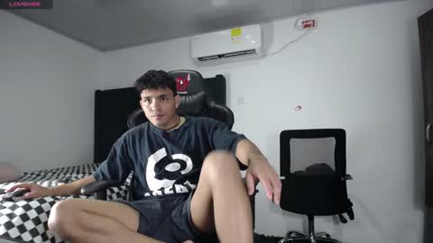 Snapshot of lei_77 chatting on December 2024 05:09:01 PM Lei online show from December 2024 05:09:01 PM