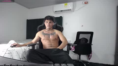 Snapshot of lei_77 chatting on December 2024 12:23:01 AM Lei online show from December 2024 12:23:01 AM