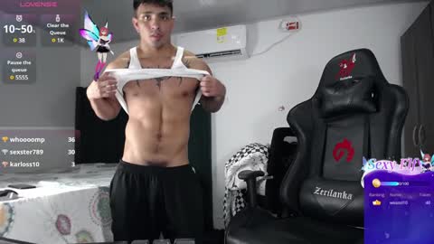 Snapshot of lei_77 chatting on December 2024 02:01:02 AM Lei online show from December 2024 02:01:02 AM