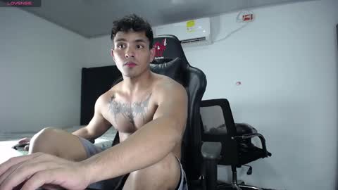 Snapshot of lei_77 chatting on December 2024 12:57:02 AM Lei online show from December 2024 12:57:02 AM