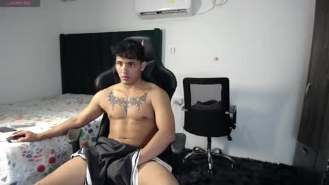 Snapshot of lei_77 chatting on January 2025 11:33:01 PM Lei online show from January 2025 11:33:01 PM