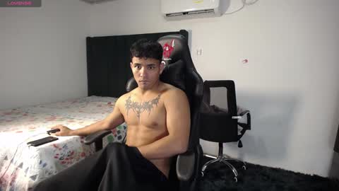 Snapshot of lei_77 chatting on January 2025 09:43:02 PM Lei online show from January 2025 09:43:02 PM