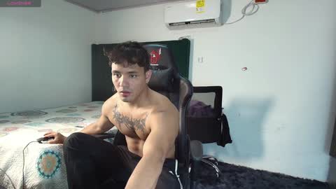 Snapshot of lei_77 chatting on January 2025 09:06:01 PM Lei online show from January 2025 09:06:01 PM