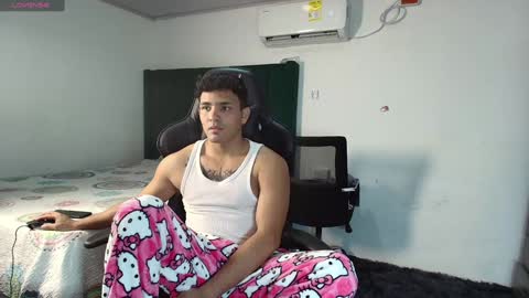 Snapshot of lei_77 chatting on January 2025 09:15:01 PM Lei online show from January 2025 09:15:01 PM