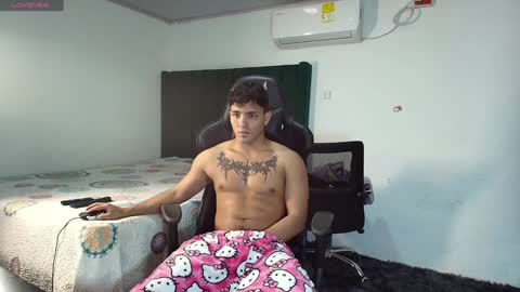 Snapshot of lei_77 chatting on February 2025 10:34:02 PM Lei online show from February 2025 10:34:02 PM