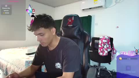 Snapshot of lei_77 chatting on February 2025 01:35:01 AM Lei online show from February 2025 01:35:01 AM