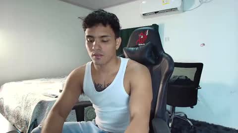 Snapshot of lei_77 chatting on March 2025 08:31:02 PM Lei online show from March 2025 08:31:02 PM