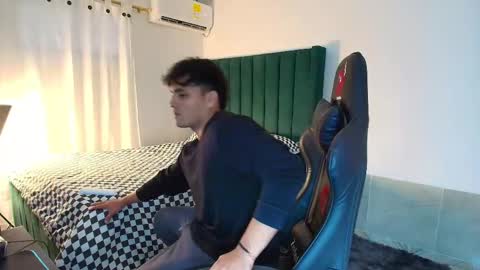 Snapshot of lei_77 chatting on December 2025 09:08:01 PM Lei online show from December 2025 09:08:01 PM