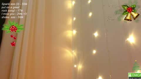 Snapshot of leia_bell chatting on December 2024 07:36:01 PM hey Im Leia and I love rock  online show from December 2024 07:36:01 PM