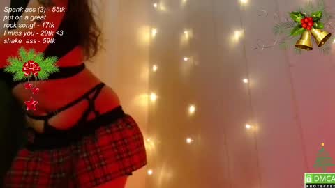 Snapshot of leia_bell chatting on December 2024 07:53:02 PM hey Im Leia and I love rock  online show from December 2024 07:53:02 PM