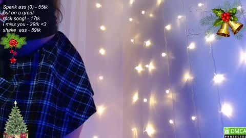 Snapshot of leia_bell chatting on January 2025 06:13:02 PM hey Im Leia and I love rock  online show from January 2025 06:13:02 PM