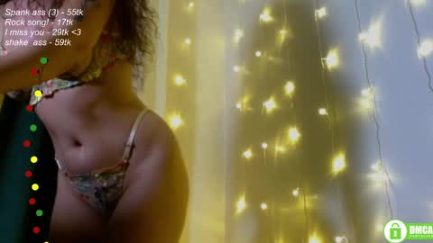 Snapshot of leia_bell chatting on January 2025 09:17:01 PM hey Im Leia and I love rock  online show from January 2025 09:17:01 PM