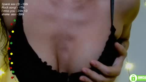 Snapshot of leia_bell chatting on January 2025 08:30:01 PM hey Im Leia and I love rock  online show from January 2025 08:30:01 PM