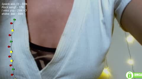 Snapshot of leia_bell chatting on January 2025 08:09:01 PM hey Im Leia and I love rock  online show from January 2025 08:09:01 PM