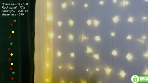 Snapshot of leia_bell chatting on January 2025 06:25:01 PM hey Im Leia and I love rock  online show from January 2025 06:25:01 PM