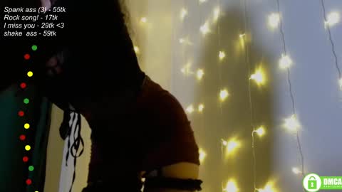 Snapshot of leia_bell chatting on January 2025 05:19:01 PM hey Im Leia and I love rock  online show from January 2025 05:19:01 PM