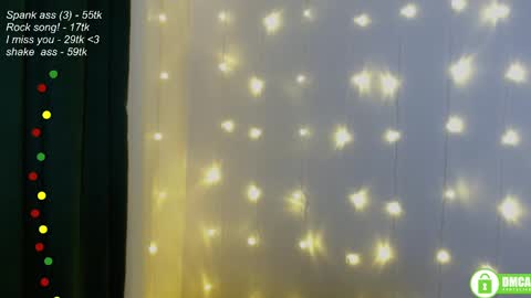 Snapshot of leia_bell chatting on January 2025 08:23:02 PM hey Im Leia and I love rock  online show from January 2025 08:23:02 PM