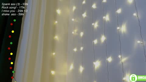 Snapshot of leia_bell chatting on February 2025 08:41:01 PM hey Im Leia and I love rock  online show from February 2025 08:41:01 PM