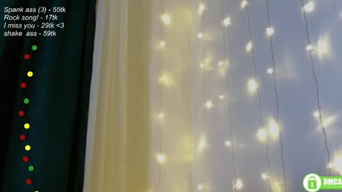 Snapshot of leia_bell chatting on February 2025 05:33:01 PM hey Im Leia and I love rock  online show from February 2025 05:33:01 PM