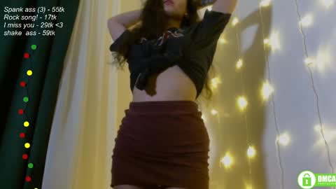 Snapshot of leia_bell chatting on February 2025 06:44:01 PM hey Im Leia and I love rock  online show from February 2025 06:44:01 PM