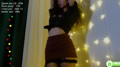 Snapshot of leia_bell chatting on February 2025 06:08:02 PM hey Im Leia and I love rock  online show from February 2025 06:08:02 PM