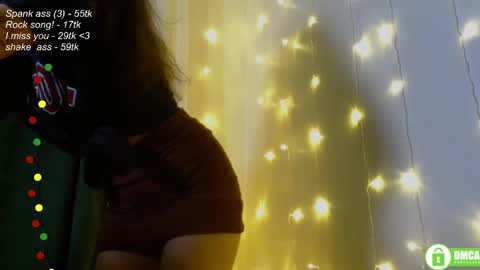 Snapshot of leia_bell chatting on February 2025 06:12:01 PM hey Im Leia and I love rock  online show from February 2025 06:12:01 PM