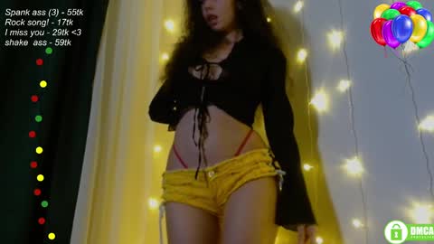 Snapshot of leia_bell chatting on February 2025 06:41:02 PM hey Im Leia and I love rock  online show from February 2025 06:41:02 PM